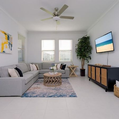 Modern Oasis! 3Br Townhouse In A Lagoon Community ウェスレイ・チャペル エクステリア 写真