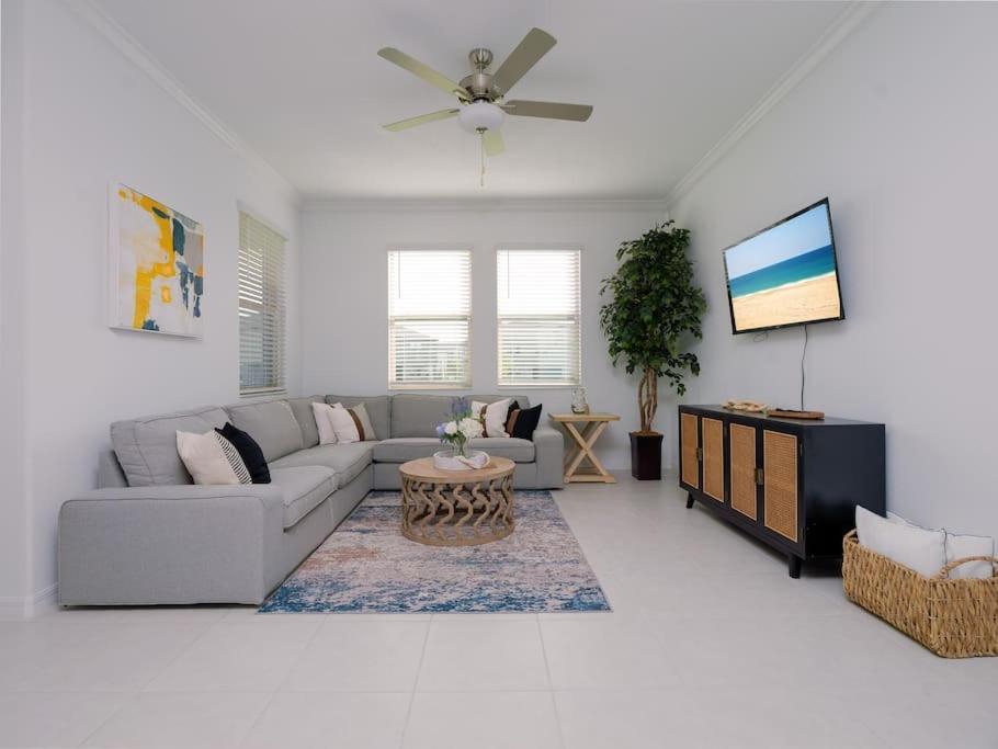 Modern Oasis! 3Br Townhouse In A Lagoon Community ウェスレイ・チャペル エクステリア 写真