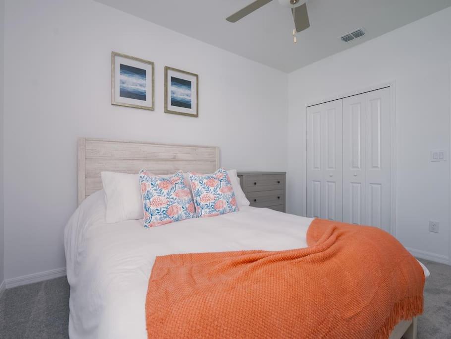 Modern Oasis! 3Br Townhouse In A Lagoon Community ウェスレイ・チャペル エクステリア 写真
