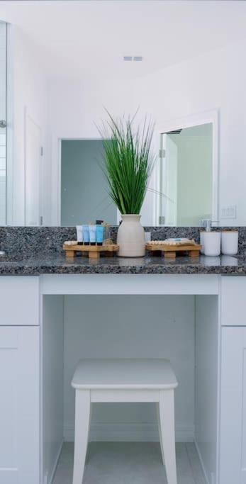 Modern Oasis! 3Br Townhouse In A Lagoon Community ウェスレイ・チャペル エクステリア 写真