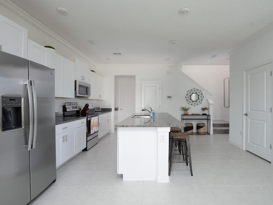 Modern Oasis! 3Br Townhouse In A Lagoon Community ウェスレイ・チャペル エクステリア 写真